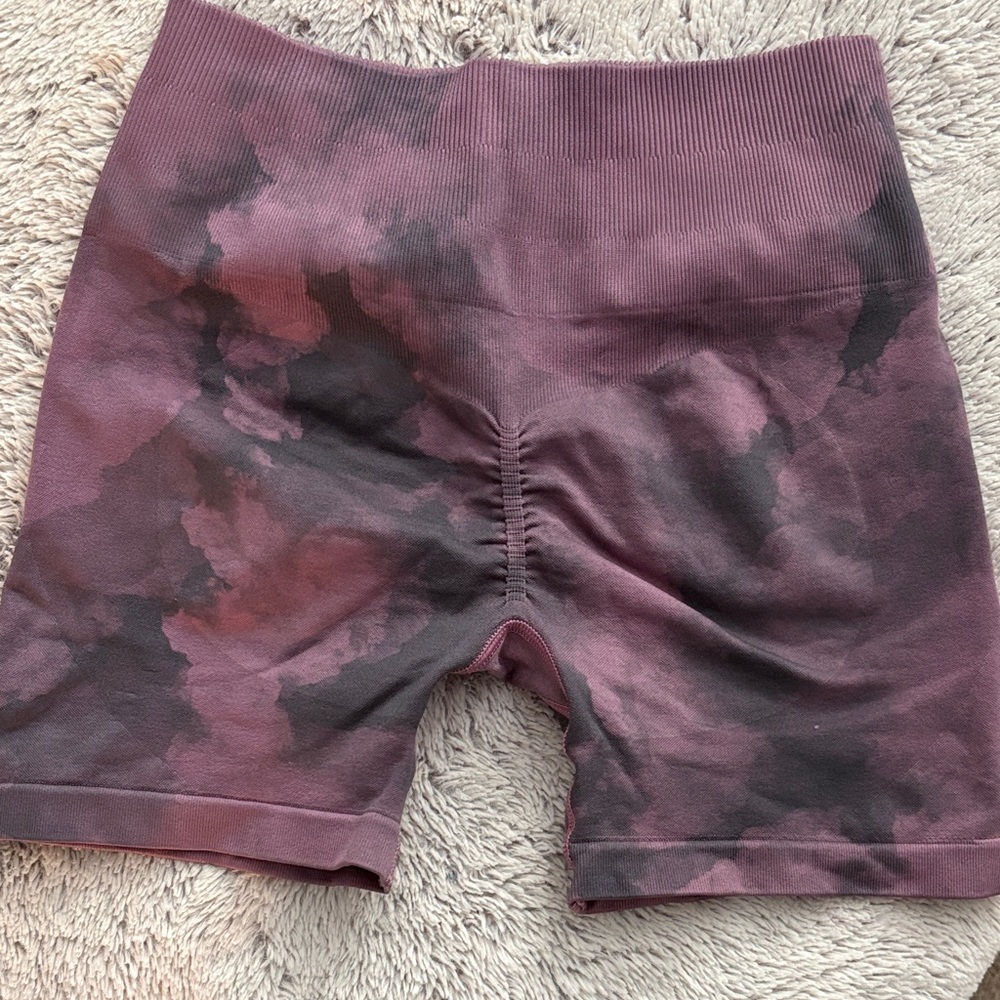 Darc Sport Mauve Tie-Dye Athletic Crop Top & High-Waist Shorts Set - Picture 4 of 7